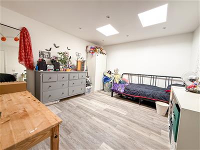 BEDROOM NINE